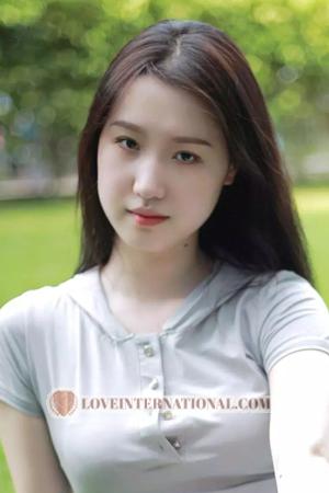 201368 - Xiaotong Age: 25 - China